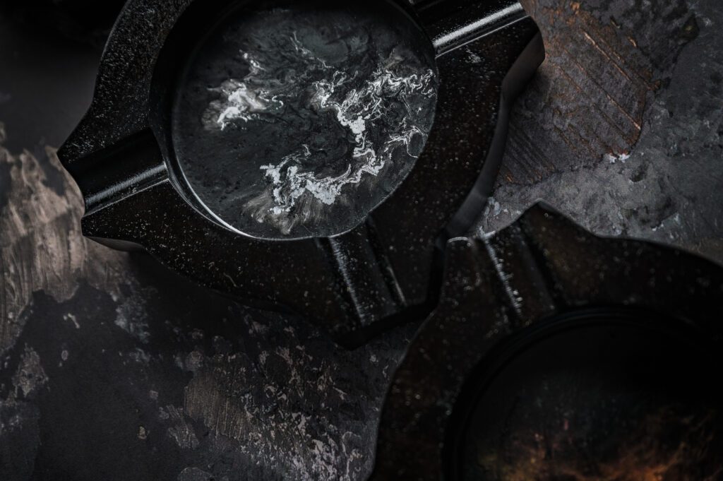 Ashtray sycamore black copper